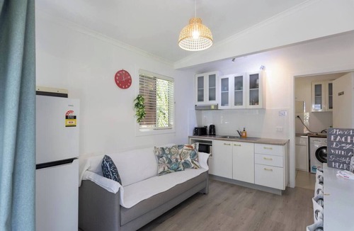 Taigum House | Zen Garden - 2 bedroom Tiny Home (Free parking)