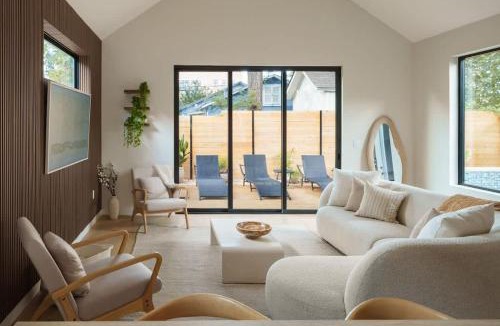 Holly House | Zen Haus East Austin Spa Retreat Pool Sauna Gym