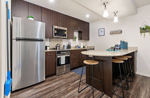 Prairie Village Apartment | Zen House 1 Bed 1Bath Free Wi-Fi Free Parking Spot Comfortable Stay w/Workspace