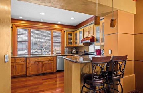 Sunset House | Zen-Inspired central home