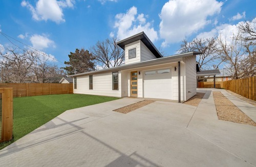 Georgian Acres House | Zen Retreat - 2 Houses in Central Austin