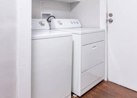 Detroit - Shoreway Apartment | Zen Retreat! Premium WIFI + Arcade + Free Parking