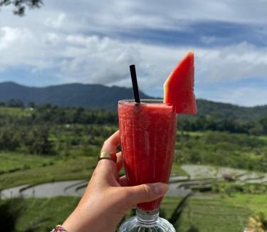 Wisma Kerta Ski Chalet | Zen Retreat with Ricefield and Mountain View with Pool