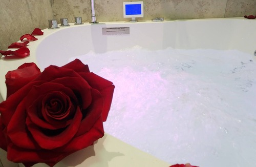 Hyeres City Centre Apartment | Zen Room, Romantique