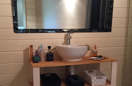 La Gacilly Apartment | Zen studio in a large charming wooden house