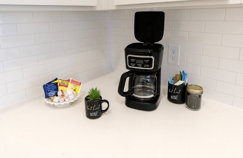 Sherman Apartment | Zen-style 1BR Retreat In A+ Location w/Gym & Pool