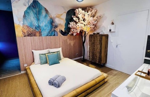 Nanteuil-les-Meaux Hotel | Zen Suite with Jacuzzi 15 minutes Disney
