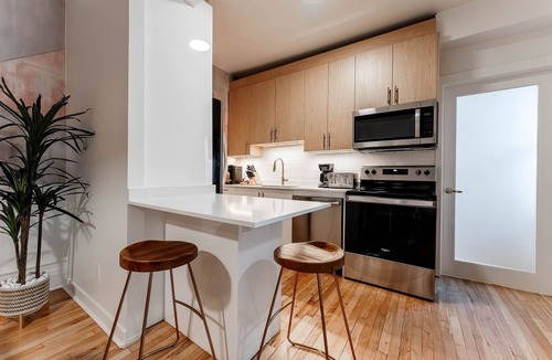 Maisonneuve Apartment | Zena Habitat IV | Private Garage + Charging Station | Workdesks | AC
