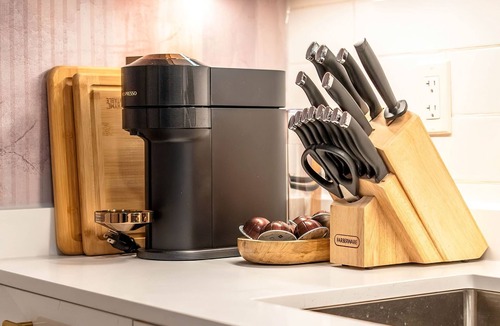 Maisonneuve Apartment | Zena Habitat IV | Private Garage + Charging Station | Workdesks | AC