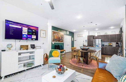 Medical Center District Apartment | Zenful Affirmations - Stylish 2BR Near Medical Center, Lackland & Riverwalk