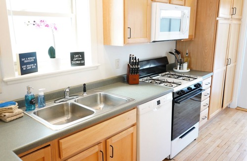 Central Hillside Condo | Zenith Condo: Your Downtown Duluth Retreat