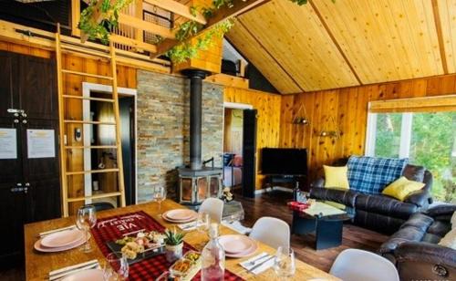 Saint-Andre-Avellin Ski Chalet | Zenitude 2, Beachfront chalet, hot tub,Lac Simonet