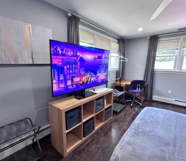 East Meadow House | ZenOasis pvt BedBath Studio by NUMC