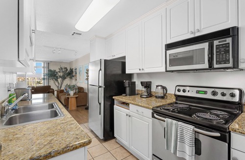 Marina Peninsula Apartment | ZenStay Marina View Modern Retreat Pkg+ pool+Gym