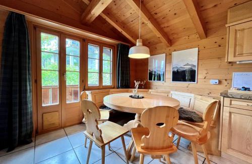 Adelboden Apartment | zentrale, gemütliche Wohnung im Schweizer Stil I Bergblick