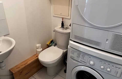 Batignolles Apartment | Zentrales Pariser Familienapartment mit Balkonen. Direkte Metro von Orly Airport