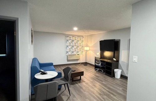 Marathon Hotel | Zero-100 Motor Inn