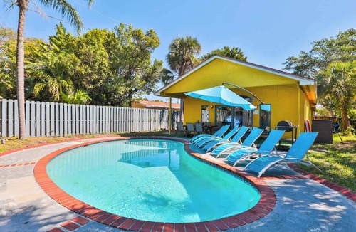 Royal Poinciana House | Zero Mile Villa Start your journey