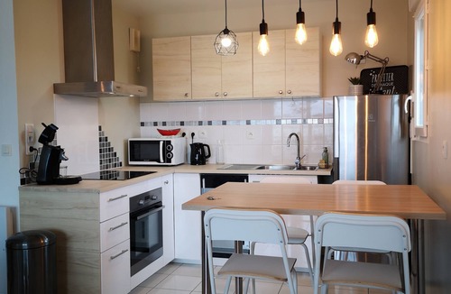 Villenave-d'Ornon Apartment | Zero stress Bordeaux | T2 calm + 2parkings +Wifi
