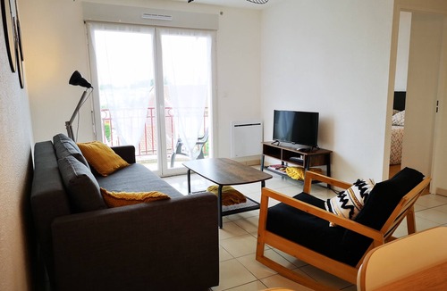 Villenave-d'Ornon Apartment | Zero stress Bordeaux | T2 calm + 2parkings +Wifi