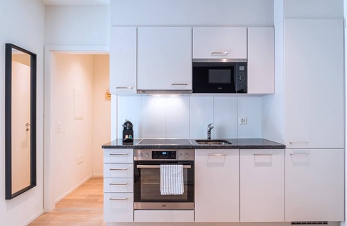 Center Apartment | ZH Anna I - HITrental Central Station Apartments