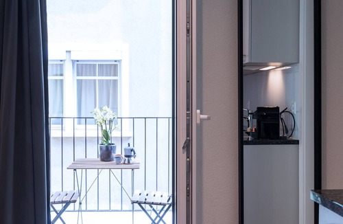 Center Apartment | ZH Anna I - HITrental Central Station Apartments