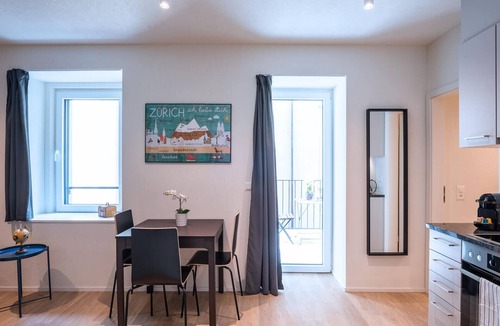 Center Apartment | ZH Anna I - HITrental Central Station Apartments