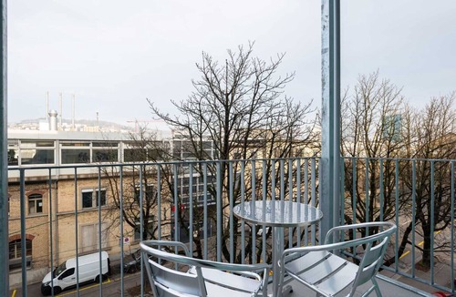 Center Apartment | ZH Blue 4 - Letzigrund HITrental Apartment