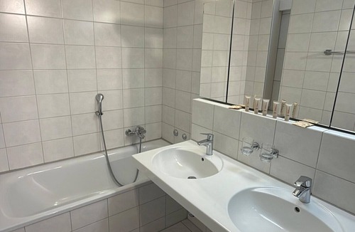 Langstrasse Apartment | ZH Kuhn - Stauffacher HITrental Apartment