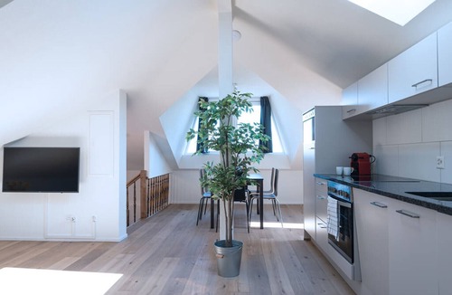 Albisrieden Apartment | ZH Peach III - HITrental Wiedikon Apartments
