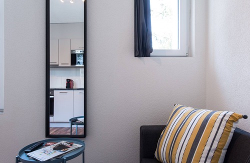 Albisrieden Apartment | ZH Pineapple II - HITrental Wiedikon Apartments