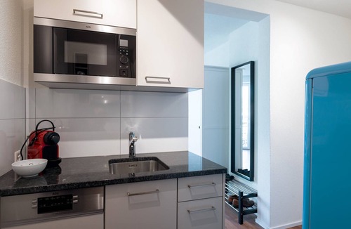 District 9 Apartment | ZH Tiger - Altstetten Hitrental Apartment