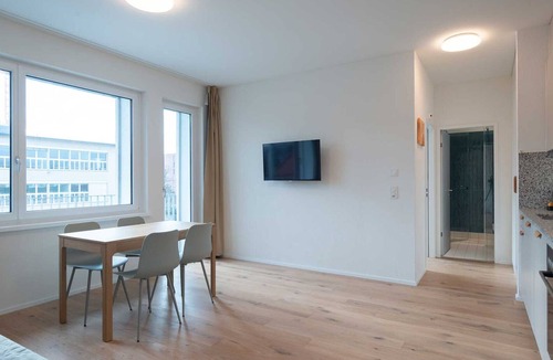 Center Apartment | ZH Yellow 5 - Letzigrund HITrental Apartment