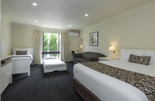 Vale Of Clwydd Hotel | Zig Zag Motel