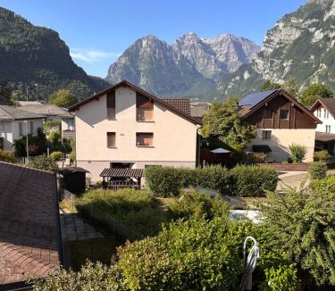 Mollis Bed & Breakfast | Zimmer mit eigenem Badezimmer
