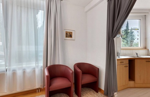 Kreuzlingen Apartment | 'Zimmer mit Kochnische Rosenbaum' mit Gemeinschaftsgarten und WLAN