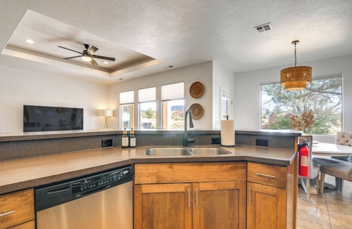 Kanab House | Zion Area Home w/Scenic Views & Private Hot Tub!
