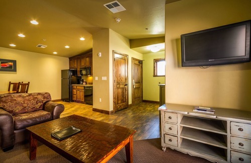 Zion National Park South Entrance Apartment | Zion Canyon Base | 1 Unit | 0.7 Miles to Zion Nature Center and Main Shuttle Hub