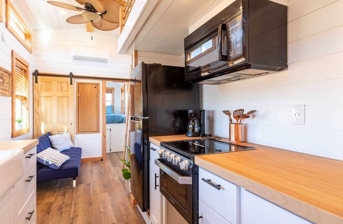 Apple Valley House | Zion Tiny Home Sunrise Deck + Desert Views