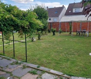 Savigny-sur-Orge Bed & Breakfast | Zoe 1