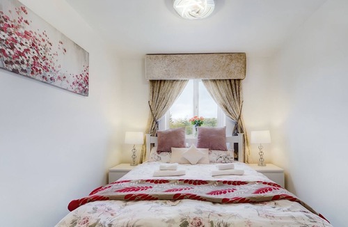 Chorlton-by-Backford Cottage | Zoo Cottage