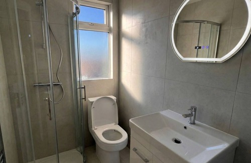 Cricklewood House | Zozy Clitterhouse