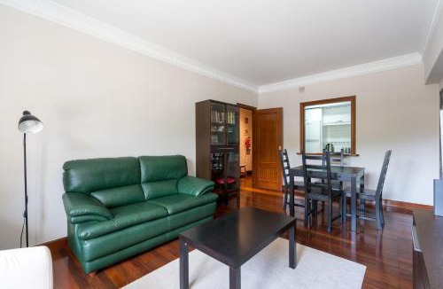 Deustuko San Pedro-Erribera Apartment | Zubia apartment by People Rentals