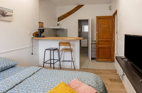 Villemur-sur-Tarn Apartment | Zucchini - Studio Apartment, Sleeps 2