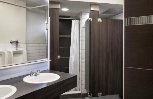 Cote-Des-Neiges—Notre-Dame-De-Grace Hotel | ZUM MTL Auberge d'été - Université de Montréal