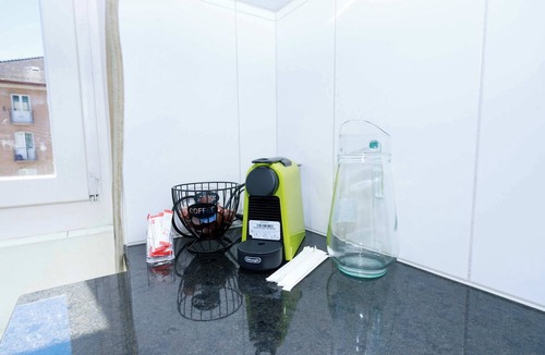 Sihlfeld Apartment | Zurich City Gem, Steps to Tram, Family & group