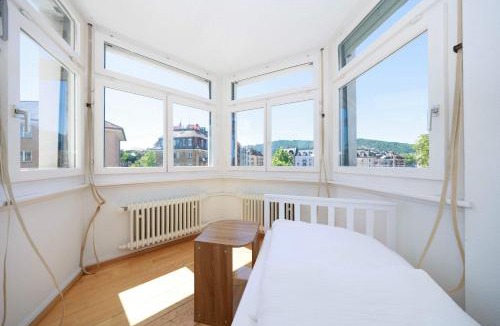 Sihlfeld Apartment | Zurich City Gem Steps to Tram Family & group