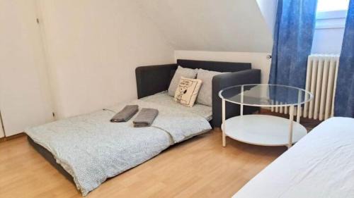 Center Apartment | Zurich HB Station Studio, Leon