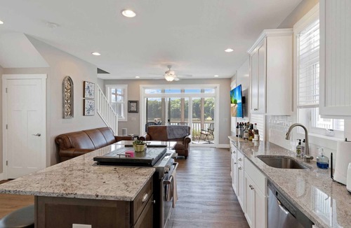 Ottawa House | Zuzu's Petals 3 bed 4 bath