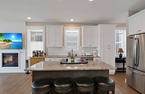 Ottawa House | Zuzu's Petals 3 bed 4 bath